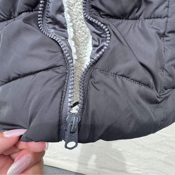 Abercrombie & Fitch Blue Puffer Vest size: small - Picture 5 of 7